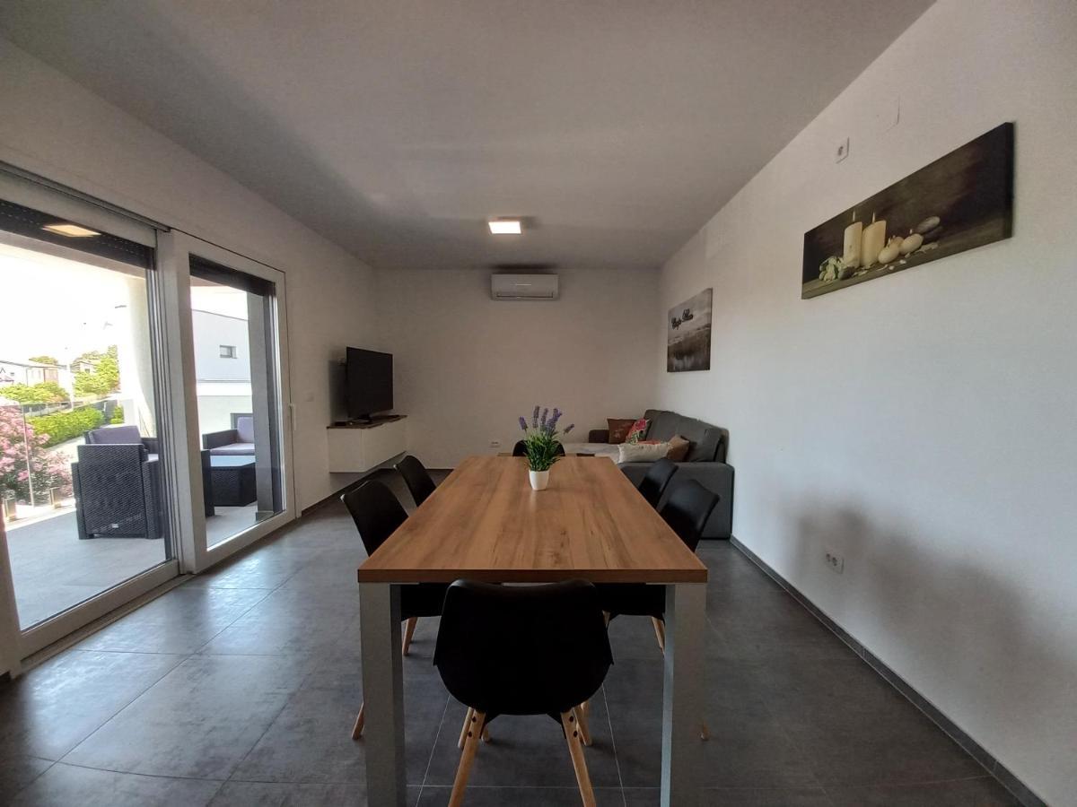 Apartment Martina Vir Buitenkant foto